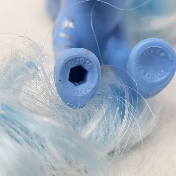 My Little Pony G4 Trixie Lulamoon 3" Brushable Curious Pose Glitter Stars 2016 - Picture 11 of 12